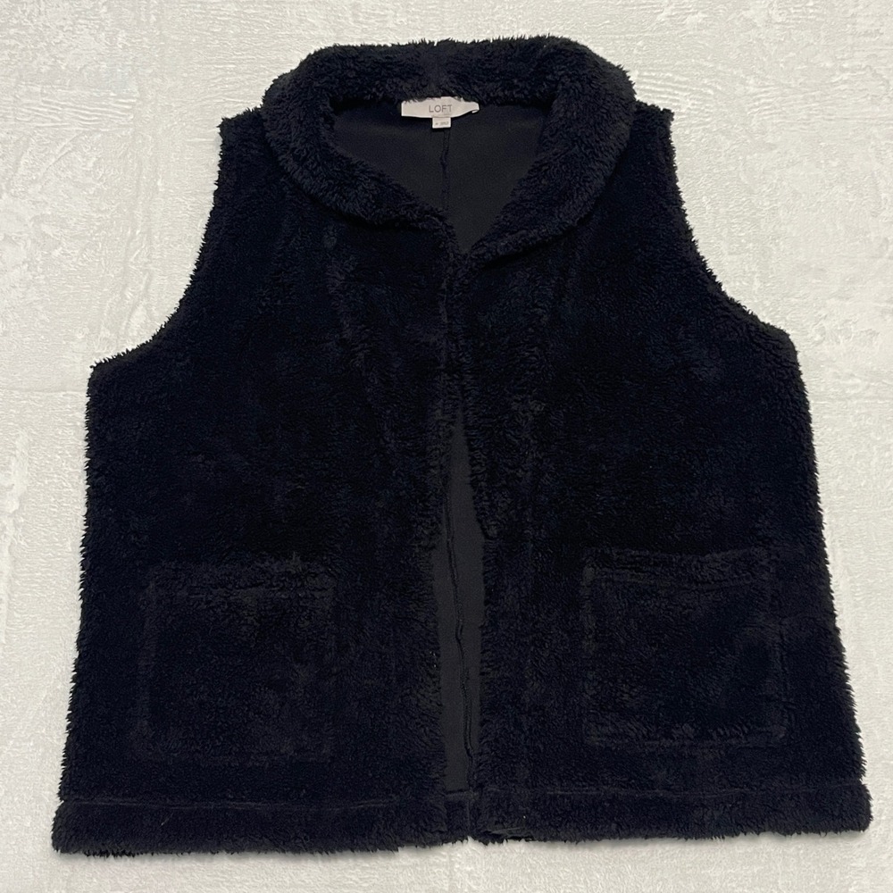 LOFT Black Faux Fur Sherpa Shawl Collar Vest Women's Size Medium Pockets Cozy‎